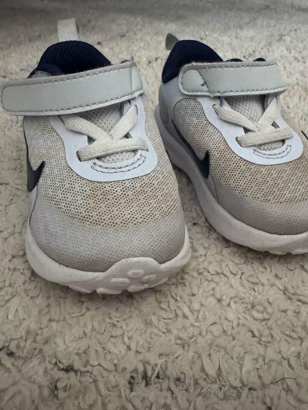 Nike Kids White & Navy Hook-and-Loop Athletic Sneakers